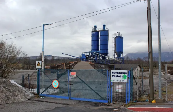 Namesto betonarne bo na tem območju zrasla nova poslovno-proizvodna stavba podjetja Pet pak.