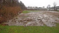 Takole so na travniku pri farmi nedaleč od Štivana in Grobišč razlili 
gnojevko.