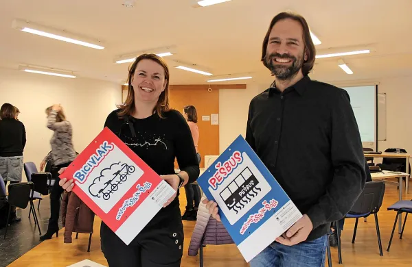 Andreja Duh, učiteljica z OŠ Koseze,  se je v Kopru pridružila Marku 
Peterlinu ob predstavitvi Bicivlaka in Pešbusa, projektov, ki sta 
namenjena šolarjem.