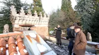 Arhitekti na ogledu Laščakove vile februarja 2013.