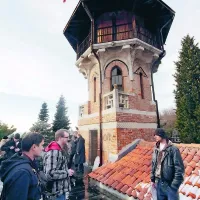 Sto let vzhodno-zahodne vile