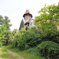 Sto let vzhodno-zahodne vile