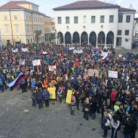 Učitelji in vzgojitelji na protestnih shodih, tudi v Kopru