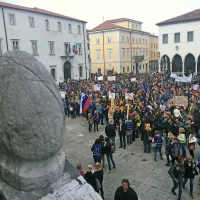 Učitelji in vzgojitelji na protestnih shodih, tudi v Kopru