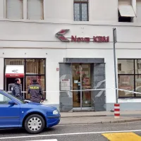 Policisti in kriminalisti pozivajo morebitne očividce, da jim 
posredujejo informacije o dogodku na  113 ali anonimni telefon 
080 1200. 