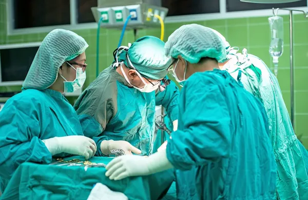 Akutne razmere v zdravstvenem sistemu ne dopuščajo trimesečnega uvajanja nove vlade in 
odkrivanja težav pri črki A.