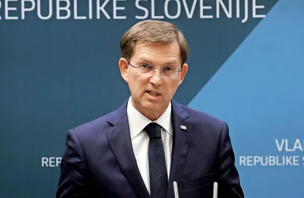 Miro Cerar je dejal, da pričakuje, da bosta Kovačičevo izjavo 
preverila predsednik vrhovnega sodišča ali sodni svet.    