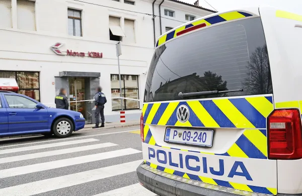 V petek dopoldne so policisti in kriminalisti intenzivno preiskovali 
oborožen rop banke v Solkanu, popoldne pa so storilca že prijeli v 
okolici Tolmina.