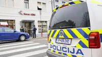 V petek dopoldne so policisti in kriminalisti intenzivno preiskovali 
oborožen rop banke v Solkanu, popoldne pa so storilca že prijeli v 
okolici Tolmina.