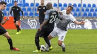 Nogometaši Olimpije (v temnejših dresih) so v nedeljo proti 
Ankaranu zabeležili že šesto zaporedno zmago. 