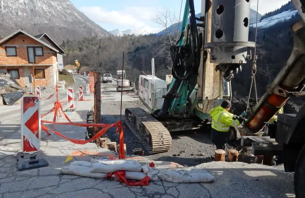 Na usadu na Grahovem ob Bači sta moči združili ministrstvi za 
infrastrukturo in za okolje in prostor. 