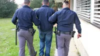 Danijela T. so pravosodni policisti pripeljali iz koprskega zapora in 
ga znova odpeljali vanj.