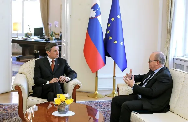  Jožef Horvat (NSi) je med tistimi, ki so na posvetu pri predsedniku 
Borut Pahorju kot možni datum volitev omenili 27. maj.