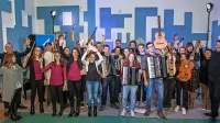 V drugi oddaji so se  15. februarja v koprskem studiu Hendrix  
predstavili učenci Glasbene šole Vinka Vodopivca Ajdovščina in 
oblikovali živahno, živo, mladostno glasbeno zgodbico.