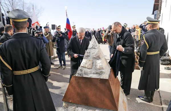 Park miru na Sabotinu je od danes bogatejši za spominsko 
obeležje Poljakom, padlim na soški fronti.