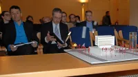 Jože Kojc (levo) in Janez Mlakar sta predstavila vsak svojo vizijo razvoja z igralništvom povezanega turizma  tik ob državni meji.        