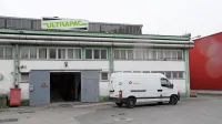 Najemnika, družbi Poligalant in Ritter, ostajata v kompleksu 
Ultrapac, kjer kupca načrtujeta ureditev industrijske cone.