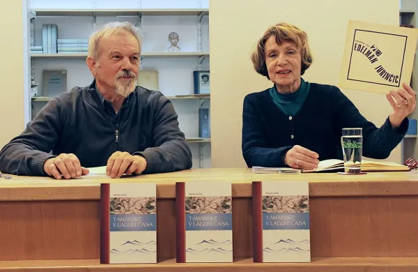 Edelmana Jurinčiča in njegovo poezijo, od prvih pesmi, leta 1973 objavljenih v sedmem zvezku Pesniških 
listov, do najnovejše zbirke Tamariske v laguni časa, je predstavila slovenistka Jasna Čebron.   

