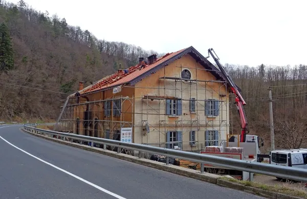  Vodarna Draga ima novo streho, ki bo zaščitila tehniško dediščino, 
stanovalcem pa omogočila kakovostnejše bivanje. 

