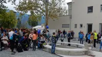  Vrt pred Kinogledališčem vabljivo dopolnjuje fontana. 