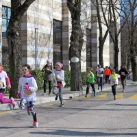 Teklo je tudi približno 500 šolarjev in predšolskih otrok. 