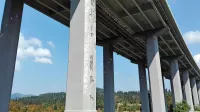 Del na stebrih viadukta Ravbarkomanda verjetno ne bodo uspeli opraviti pred zimo, zato naj bi jih zamaknili v prihodnjo gradbeno sezono. 


