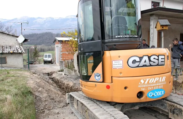 V Malih Žabljah gradijo novo kanalizacijo in obnavljajo vodovod, 
kraj bo dobil tudi optiko.