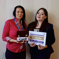 Nagrajena dijakinja Lorena Delbello (desno) z mentorico Žaklin 
Lazar