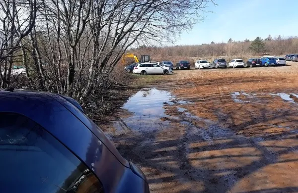 Parkirna stiska pod Slavnikom