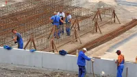 Največje je pomanjkanje kadrov  v gradbeništvu, saj tudi delavci iz 
nekdanje Jugoslavije za boljšimi plačami uhajajo v Evropo.