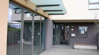 V Plačah so pred tremi leti odprli dom krajanov z dvorano, 
zasnovano za badminton, v njej pa se vrstijo tudi druge prireditve. 