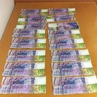 V sefu avstrijske banke so avstrijski policisti našli 17.000 švicarskih 
frankov. 