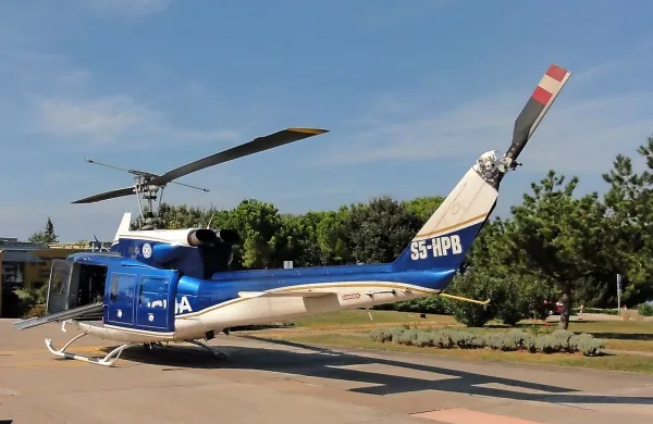Po vključitvi novega policijskega helikopterja v delo policija 
načrtuje odprodajo najstarejšega helikopterja AB 212.
