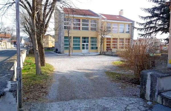 V  šolo, od koder  se je divaška osnovna šola  izselila leta 1977, se 
bosta prihodnje leto vrnila dva oddelka. 