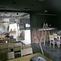Najhuje sta ogenj in dim uničila prostor s točnim pultom in del 
jedilnice, ki je bil najbliže požaru. 