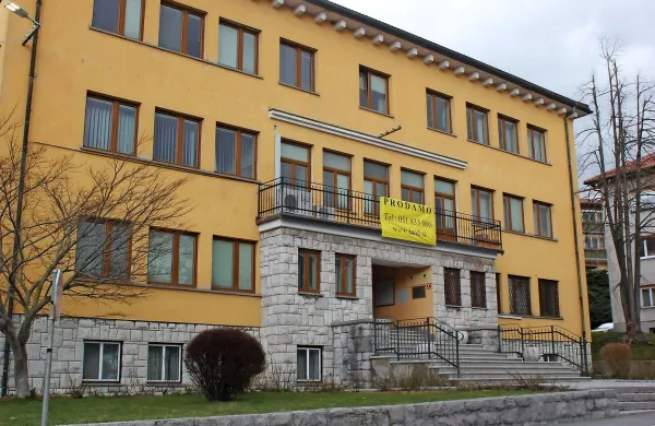 GGP išče kupca(e) za svoje poslovne prostore na dosedanjem 
sedežu družbe v Postojni.