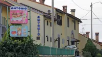 Pred leti so kriminalisti preiskali tudi nočni lokal  Antonio v Komnu 
(kasneje Tanita). 