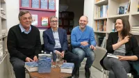 Zajetno knjigo izbranih novel in kratkih zgodb, naslovljeno  Mnoga življenja,  so v Beletrinini knjigarni z avtorjem  Dragom Jančarjem 
(levo) predstavili (z leve) pisec spremne besede Aleksander Zorn, glavni urednik Beletrine Mitja Čander in urednica Špela Pavlič. 