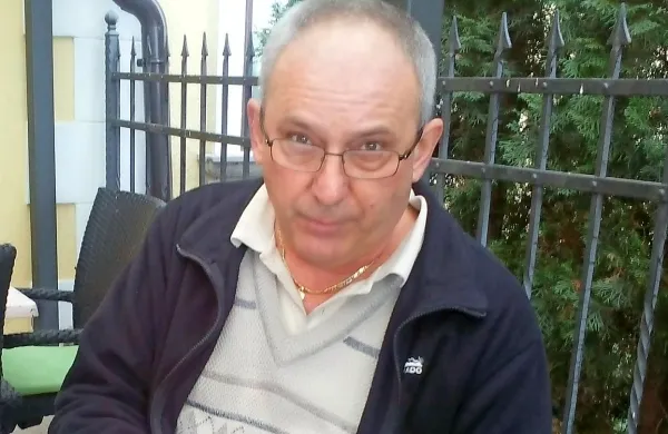 Rifet Kendić čaka, da ga pokličejo nazaj v službo.