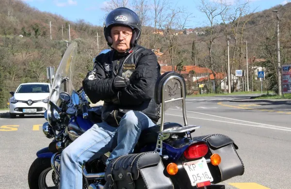 Stipe Vincek na svojem 800-kubičnem suzukiju marauder.