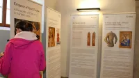 V avli Lanthierijevega dvorca  je na ogled zanimiva razstava  Cesar 
na štirih prestolih - življenjska pot Karla IV, a le v angleškem 
jeziku.