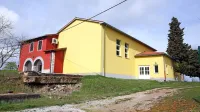 Predmet tožbe je gostinski lokal v stavbi, kjer je tudi  sedež 
Krajevne skupnosti Sveti Peter.