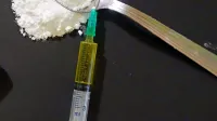  Zelo nevarno je predvsem injiciranje fentanila, še posebej če je 
človek sam in nima v bližini prijatelja, ki bi v primeru predoziranja 
poklical pomoč.