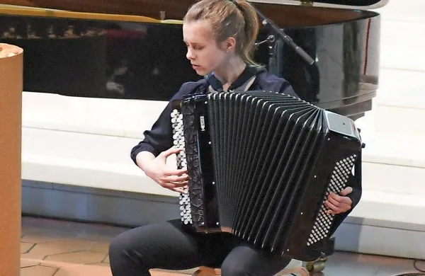 Harmonikarka Teja Udovič Kovačič iz Kopra    