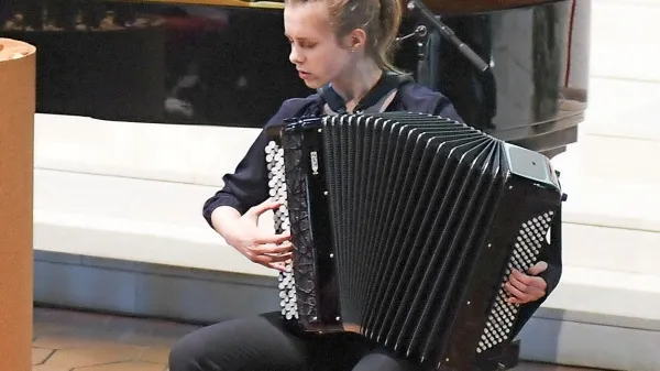 Harmonikarka Teja Udovič Kovačič iz Kopra    