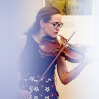Violinistka  Barbara Grahor  iz Ajdovščine