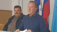 Predsednik KS Gradin Miro Kocjančič (desno), ob njem pa 
prvopodpisani pod peticijo  Silvo Grižančič. 