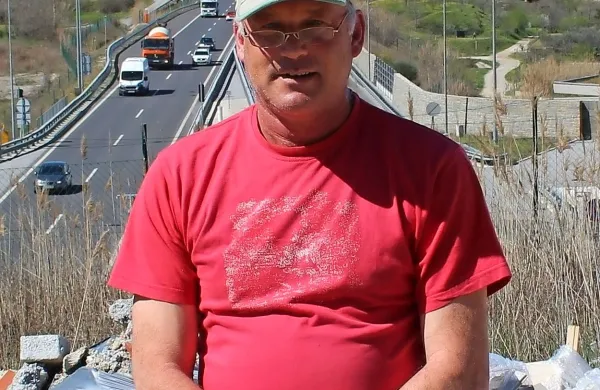 Valter Božič odločno zanika, da bi nad predorom odlagal gradbene 
odpadke.