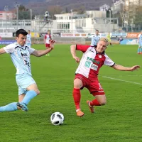 Miha Gregorič (levo) je včeraj prispeval podajo za prvi gol Gorice, 
ki pa je ostala brez finala.