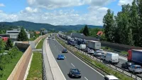 Na primorski avtocesti se obetajo dodatni zastoji.